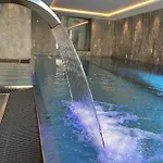 Alpine Colosseo 公寓式酒店 *