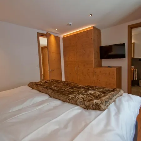 Alpine Colosseo מלון דירות צרמט