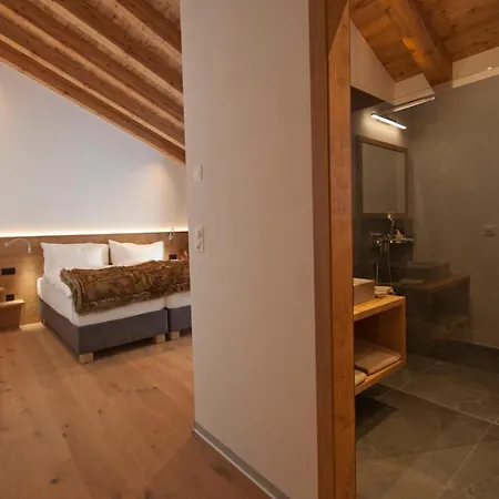 Alpine Colosseo Apart Otel Zermatt