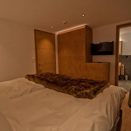 Alpine Colosseo Apart Otel *