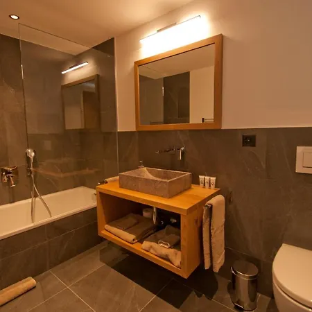 Alpine Colosseo Apart Otel *