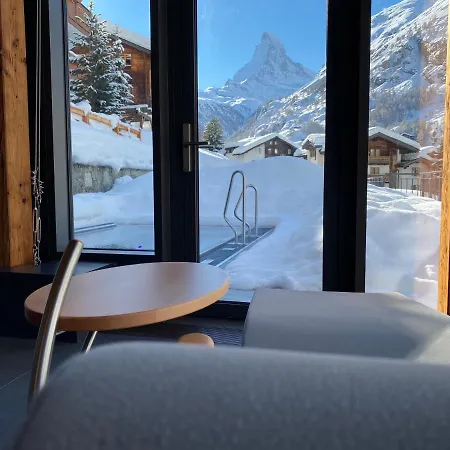 Alpine Colosseo Apart Otel Zermatt